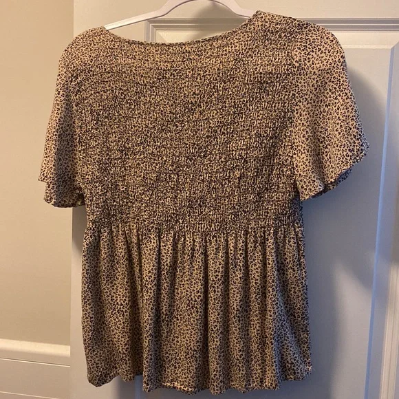 Urban Romantics Size L Women’s Short Sleeve Top - Picture 3 of 3